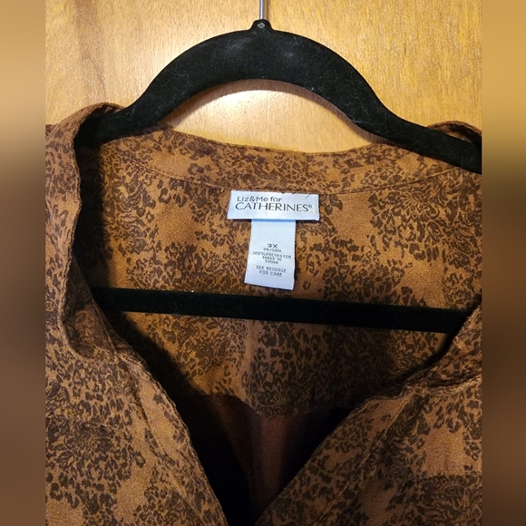 Catherine's button down - Picture 2 of 3